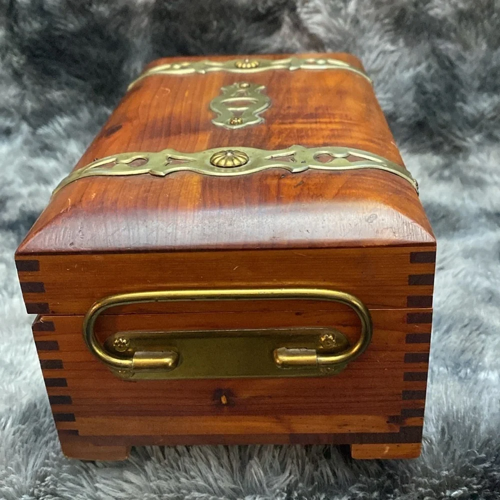 Vintage Wooden Jewelry Box with Brass Accents - Picture 16 of 16